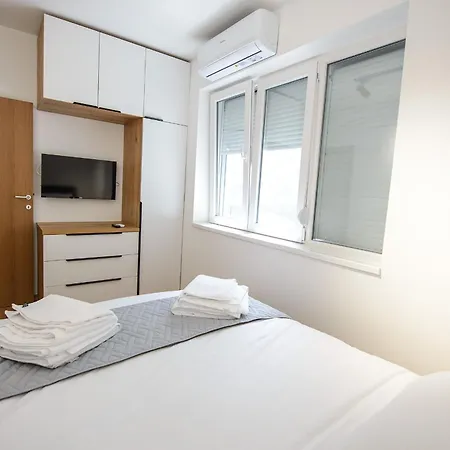 Апартаменты Corner Urban - Near Center & Bus Station *